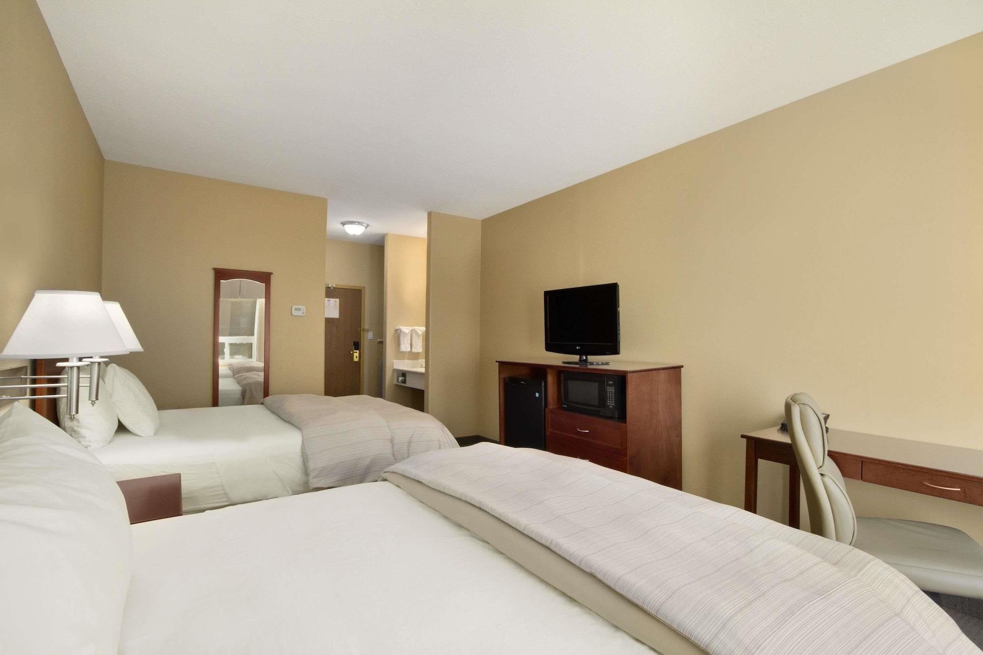 Days Inn & Suites By Wyndham Brandon Εξωτερικό φωτογραφία