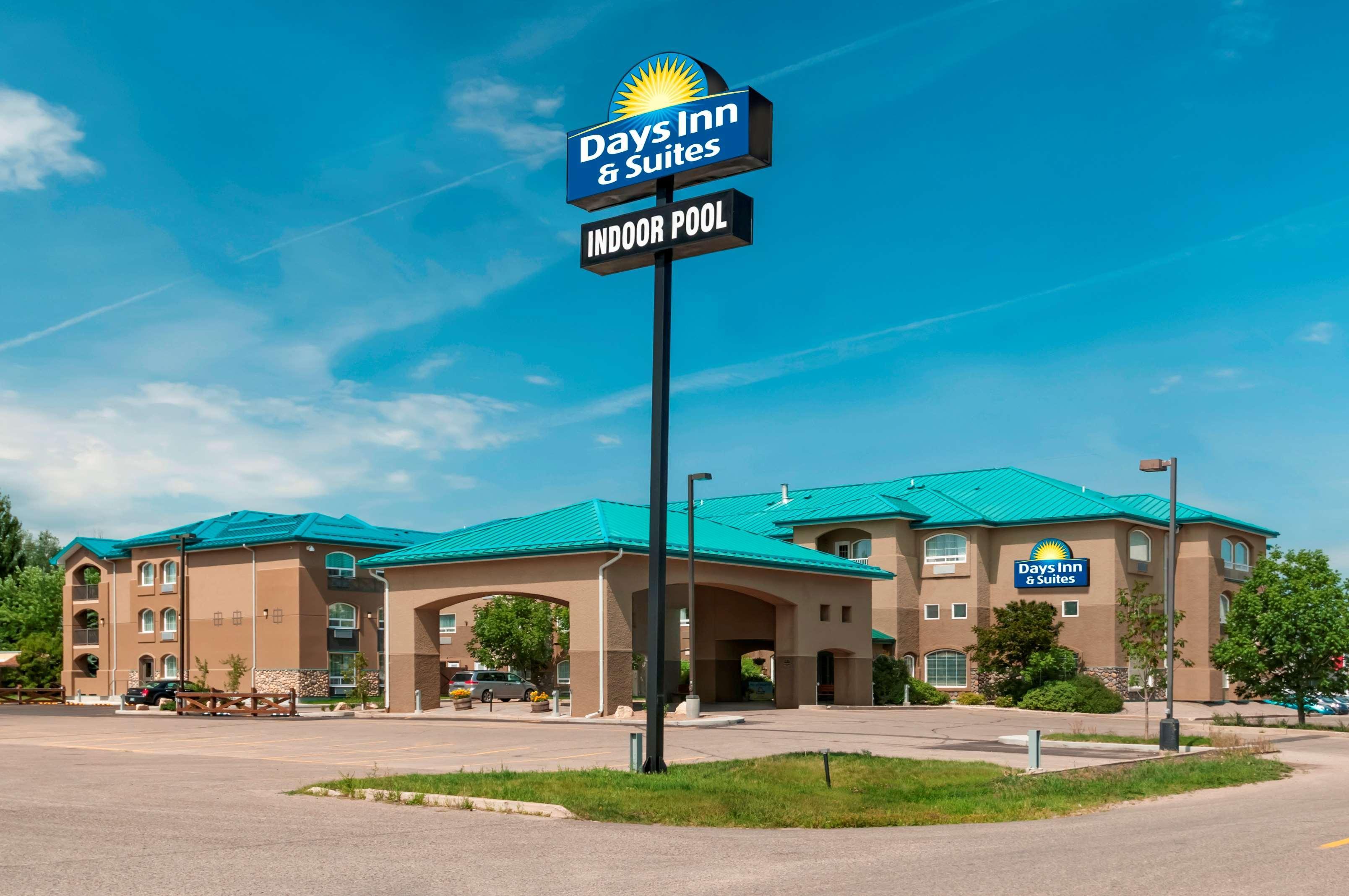 Days Inn & Suites By Wyndham Brandon Εξωτερικό φωτογραφία