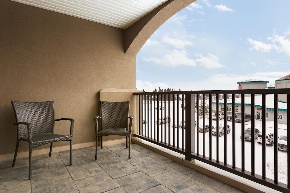 Days Inn & Suites By Wyndham Brandon Εξωτερικό φωτογραφία
