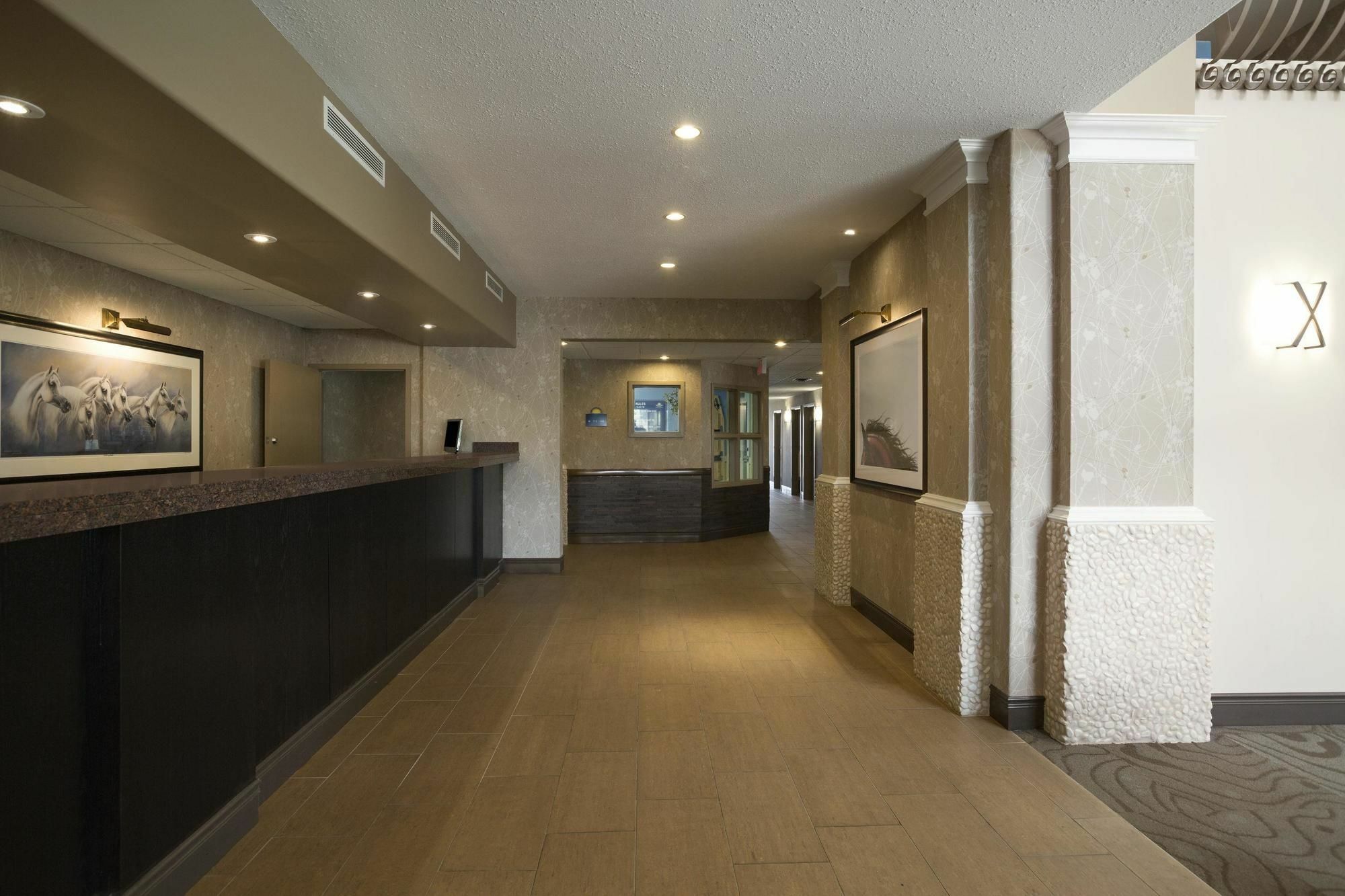Days Inn & Suites By Wyndham Brandon Εξωτερικό φωτογραφία