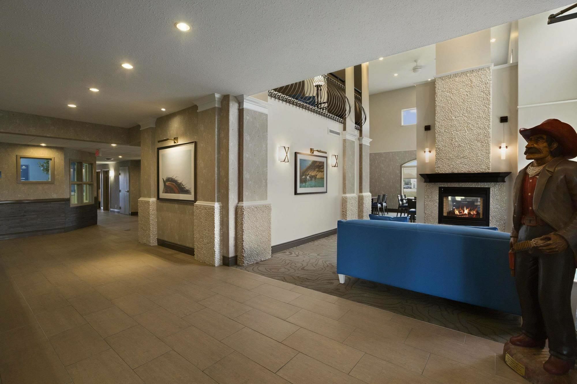 Days Inn & Suites By Wyndham Brandon Εξωτερικό φωτογραφία