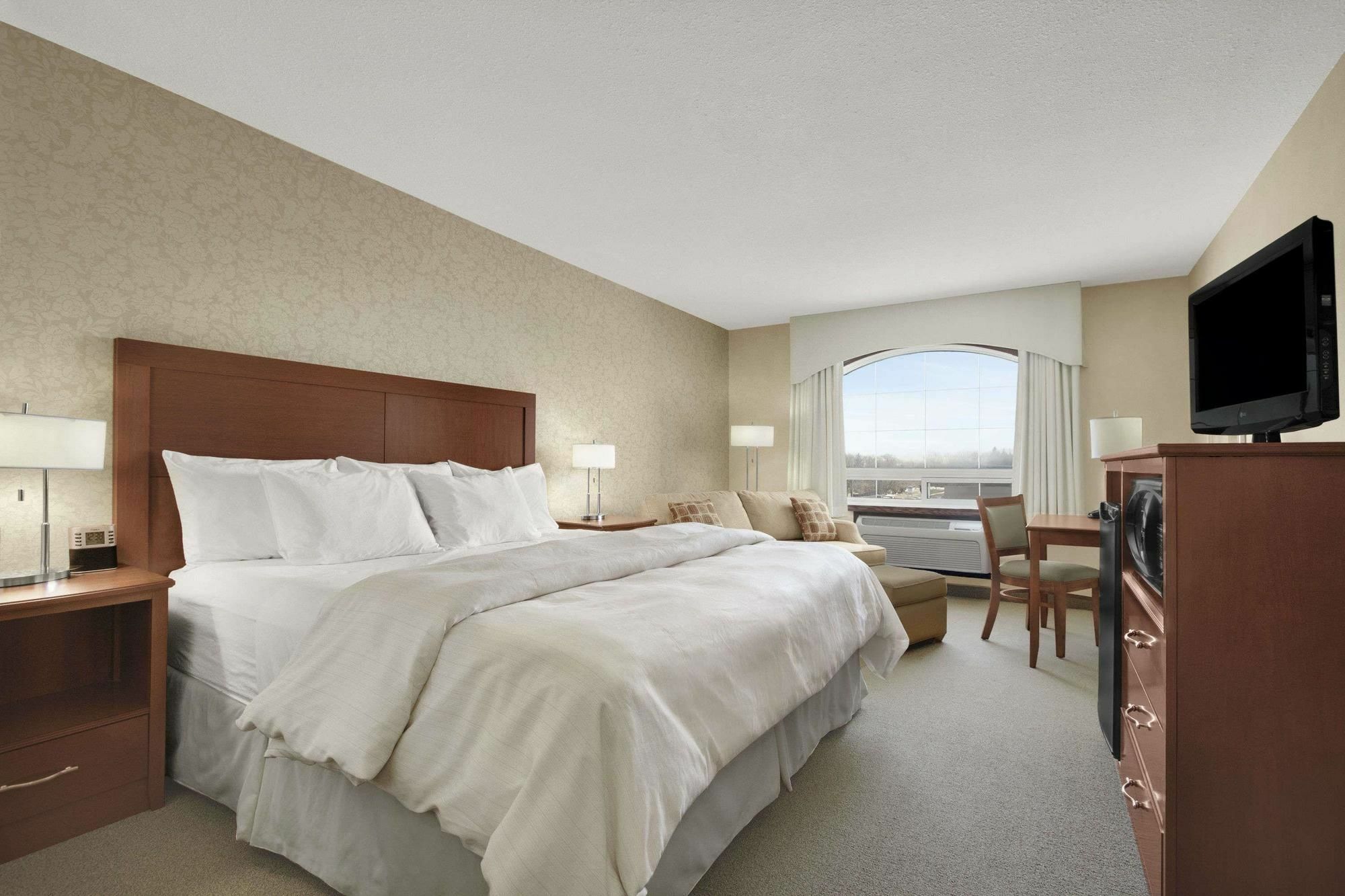 Days Inn & Suites By Wyndham Brandon Εξωτερικό φωτογραφία
